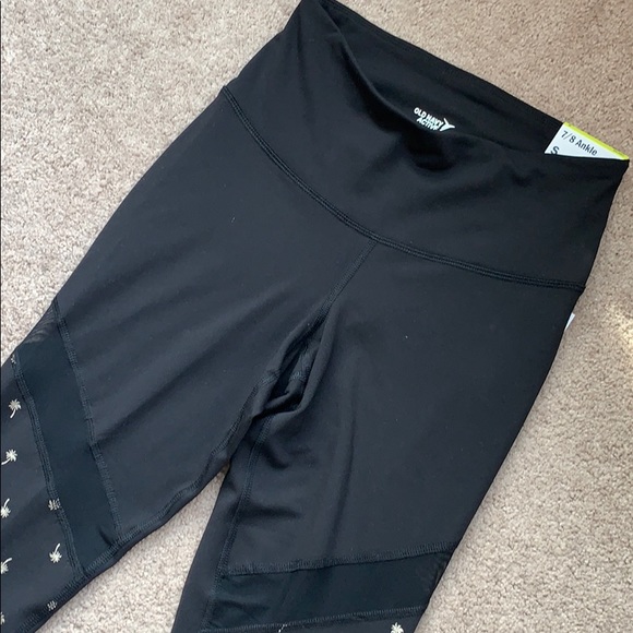 Old navy active workout pants - Picture 7 of 8